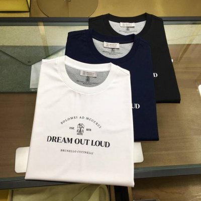 专柜新品 Bc 2025专柜新品强烈推荐！专柜经典款 精美Logo标志圆领短袖T恤 经典百搭款 简约标志的设计 合体的版型 领口微微贴合颈部 上身挺拔而更具时尚