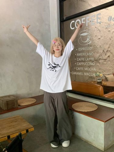ayc'teryx 始祖鸟新款经典大鸟Logo短袖T恤，男女休闲小鸟字母拉浆印花高端面料，重磅面料， 男女同款～ 颜色：黑色 白色 尺码：S～3Xl
