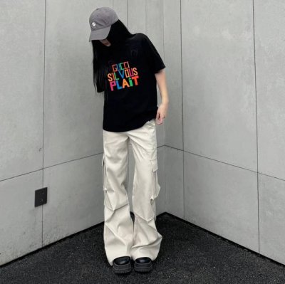 上新！Gucci 古驰个性字母元素碰撞，超级吸睛！ 情侣款圆领短袖T恤，全部采用上等原料，质感好颜色鲜明！ 这种款式上身回头率超高！基础款的圆领Tee,男女均可