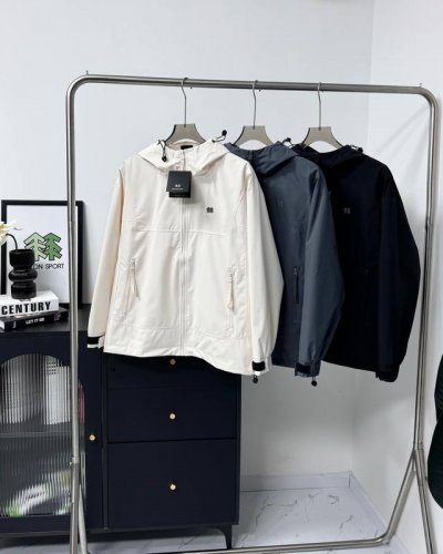 190 Kolon Sport 可隆25Ss新品应季外套！！ 采用了先进的E3D剪裁技术，提供卓越的舒适性和灵活性。 3D剪裁技术基于人体工程学原理，三维立体设