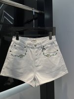 新品上新 2025 Celine 女士白色刺绣小蓝花口袋装饰，修身迷你牛仔半裙。 码数：26-27-28