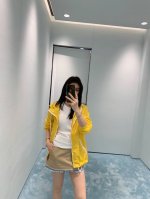 prad* 25Ss春夏新款 再生尼龙拉链夹克防晒外套。原版开发 高版出品！经典连帽宽松版型下摆抽绳可调节设计。可甜可盐减龄时髦又帅气！进口再生尼龙记忆丝面料质