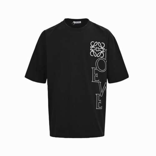 loewe 罗意威 25Ss 镂空字母印花短袖 面料采用定制240G 26支特滑双股精棉平纹高密无尘全棉布料。前幅高密度加厚，走线平整，代工品质，全套定制辅料。