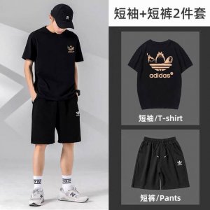Adidas阿迪达斯三叶草休闲情侣款短袖短裤运动套装，男女均可轻松上身驾驭 ，面料柔软有弹性超级舒服 ！细节一步到位 ，腰部内里有抽绳可以随意调节！ 上身效果超