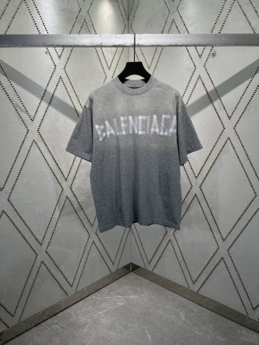 巴黎世家 25Ss春夏新款水洗做旧破坏美纹贴纸T恤男女同款 码数：Xs.S.M.L