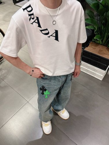 prada 普拉达 2025年春夏新品上新 三标齐全 丝光棉圆领短袖T恤 好货不用过多介绍 看细节 专柜码数：M-Xxxl 175 140建议L