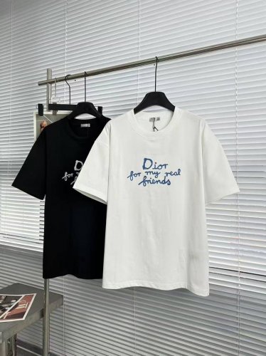 dior 迪奥夏季新款字母刺绣短袖T恤 官网同步 男女同款 面料：采用定织定染高克重300克高支高密双股双纱 原版面料！胸前刺绣工艺精益求精完美杰作！ 工艺：1