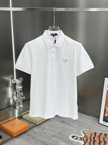 普拉达 2025春夏新品发售！男士夏季商务休闲翻领polo短袖T恤，定制原版面料，透气舒适设计元素非常好看，每一处的细节都是相当的精致跟不俗，上身大气简约又不俗