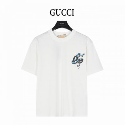 gucci 古驰 25Ss 蛇年限定印花短袖T恤 采用独特的标识设计，巧妙融入蛇年生肖印花， 圆领剪裁简约大方，彰显时尚气息。本款T恤定制选用260克 ％双纱纯