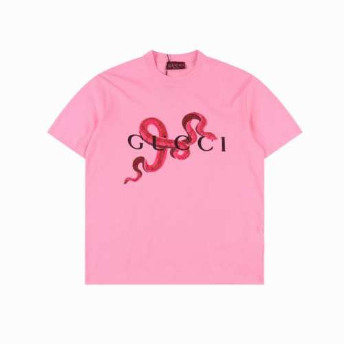 Gucci 古驰 25Ss 蛇年限定短袖T恤 面料采用定制240G 26支特滑双股精棉平纹高密无尘全棉布料。前幅高密度加厚，走线平整，代工品质，全套定制辅料。