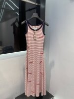 chan* 25中古系列手工订珠背心裙 特定花边设计 精致版型上身巨显瘦 定制高品质手工 精品低调奢华 时髦精必备单品解锁所有穿搭 认准我家品质 经典单品时髦又