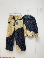 上衣 裤子 L388 Lv路易威登 25Ss新款牛仔裤依托精细工艺呈现 Bleached Flame 效果，以别致肌理点明当季篝火主题。深邃植绒经由烧制后展现全