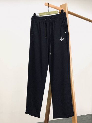 prada 普拉达 2025Ss春夏新品 抽绳刺绣休闲裤，臻选优质面料打造，贴身舒适，独特设计，缔造简约线条感，版型不挑人，客供五金装饰辅料，精工密针刺绣标识，