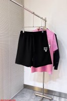 f655 Mu Miumiu 25春夏新款短裤 这款极简表达现代态度。面布63.1%棉36.9聚酯倩维 超薄复合面料 整体更显质感有力 承载创新精神， 标志性的