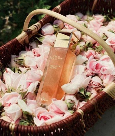 dior花蜜精粹水150Ml 高版本 代购级别 配专柜手提袋 扫码标 海南免税袋 Dior花蜜精华水不得不说花蜜系列 真的是Dior的颜值担当！ 玻璃瓶身，少女
