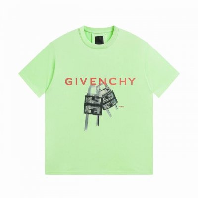 Givenchy 纪梵希 新色 Ss春夏新款圆领短袖T恤 专柜同步在售， 定制棉质面料，亲肤舒适，前幅锁扣印花图案，三标辅料齐全， 男女同款， 尺码：Xs.S.