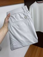 杰尼亚 2025春夏新款 休闲裤 干净利落剪裁 都市风十足 采用精纺面料手感软糯干爽 上身效果挺括有型 五金精致 商务休闲非常好看如此众多的顶级原料 打造出价值