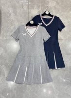 上新啦 独家高定连衣裙现货首发 25Ss Thom Brown*今年最新款学院风高级感泰迪狗狗刺绣V领连衣裙 本季新品采用高质感进口珠蒂棉色织定制Yb面料 全面