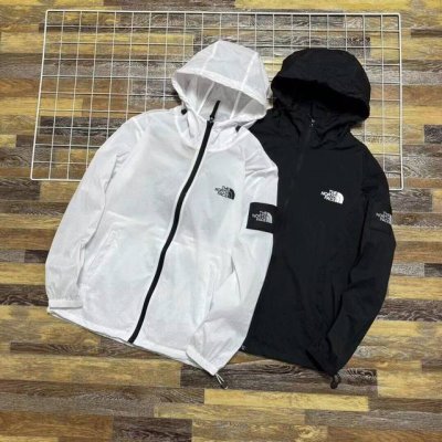 新款上新 最新款爆款推荐Thenorthface 北面春夏季男女情侣款连帽防晒服外套上衣 胸前印花 袖子贴布刺绣方框 背面有特点的The印花新款户外休闲防晒服皮