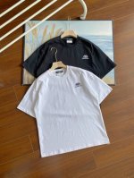刺绣款！ Balenciaga巴黎世家联名款经典锁扣刺绣Logo男女同款情侣短袖 采用300克定制精梳棉，三针五线做工，领口包包边条，肩膀处内里带压条，做工面料