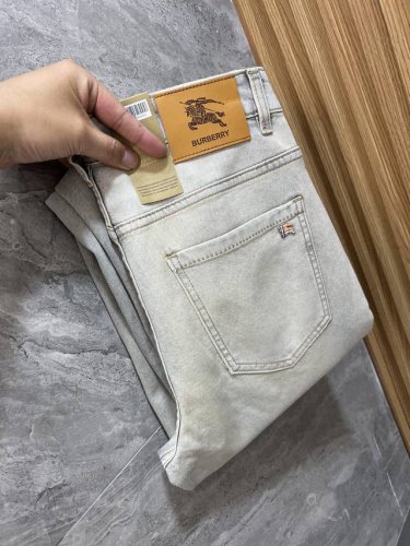 burberry 巴宝莉 2025春夏新品 三标齐全 牛仔裤 好货不用过多介绍 看细节 专柜码数：29-38 175 140上身32码