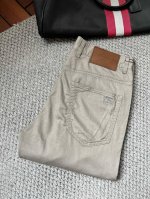 巴宝‘’ 新款来袭2640春夏新款新品 专柜有售 实体店极品休闲裤专柜原版1:1好货，适合各个年龄段。市场最高版本的欧洲进口面料。舒适柔软亲肤，上身效果超级棒时