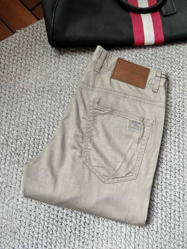 巴宝‘’ 新款来袭2640春夏新款新品 专柜有售 实体店极品休闲裤专柜原版1:1好货，适合各个年龄段。市场最高版本的欧洲进口面料。舒适柔软亲肤，上身效果超级棒时