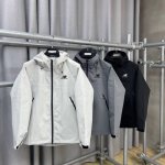 New Balance新百伦 纯色 拼接 双层 硬壳 冲锋衣 外套 25Ss春季新款上新 专柜同步发售～～ 定制高品质 硬壳三防科技面料 防水 防风 防污 正品