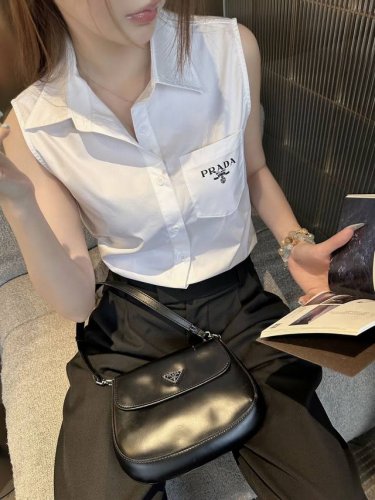 prada夏季新款翻领无袖马甲衬衫简约大气胸前Logo印花经典百搭白色Sml