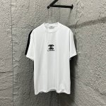 Chane*香奈*儿 2025春夏新款 经典图腾字母 立体硅胶工艺 定制双纱平纹纯棉面料 短袖T恤 男女同款 颜色：黑色 白色 尺码： S 90-130斤 M