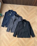 拿货 Lululemon 露露*25 初春男士户外休闲轻薄型户外夹克外套！轻量透气风壳！关网在售！城市通勤男士轻量梭织拉链夹克！这款是决对的经典之作！所以大家一