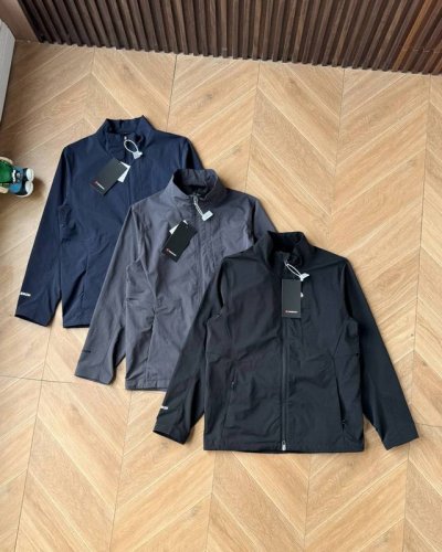 拿货 Lululemon 露露*25 初春男士户外休闲轻薄型户外夹克外套！轻量透气风壳！关网在售！城市通勤男士轻量梭织拉链夹克！这款是决对的经典之作！所以大家一