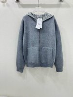 Dio*24早秋新品！两面穿针织外套爆款回归！新版落肩设计！高级海军蓝老花Logo拉链羊绒外套！双面可穿哦，后背字母提花织纹工艺奢华帅气！连帽设计时髦又高级！白
