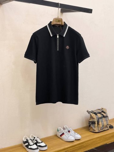 l P2530Sshk专柜同款同步上新短袖翻领Polo，采用订制珠地棉面料，胸前品牌字母采用刺绣工艺构成标志彰显品牌奢华 高端人士必备单品，懂货的来欢迎对比专柜