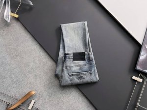 prad*、重工水洗休闲牛仔裤，进口原版水洗弹力面料，舒适有弹性，独特设计，版型超正，舒适透气，档次极高，专柜品质，上身帅气十足，码数：29-38 37
