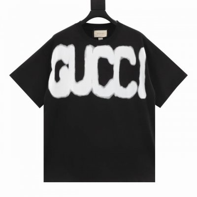 Gucci & Balenciaga 联名款涂鸦字母印花短袖 全网独家定制联名辅料，从主唛吊牌和包装都区别于市面其他款。 Gucci X Balenciaga联