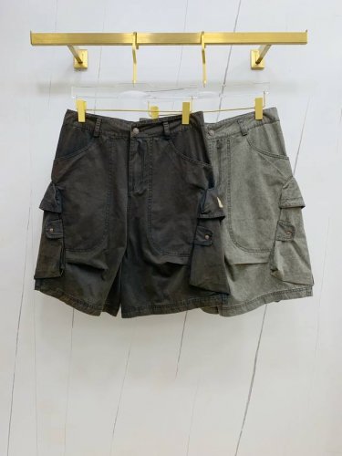 巴黎世家2025春夏新款男士休闲短裤 高端货简洁时尚大方 定制原版进口面料 简洁利落又清爽 品质做工细节经得起任何形式检验简约大方百搭款 上身优雅帅气，码数：M