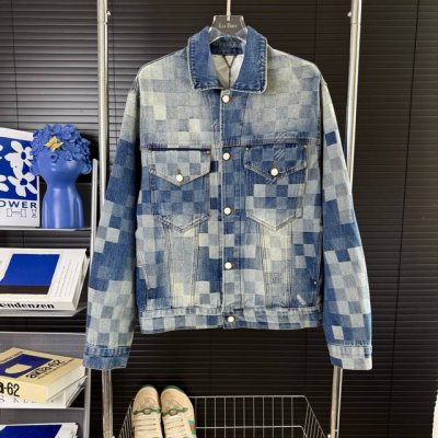 222 当天到货 现货现配 Louis Vuitton路易威登25Ss 3D棋盘格情侣款牛仔外套 以全幅 迷彩 格子 图案为背景 全件配有珍珠 做旧金属饰件！版