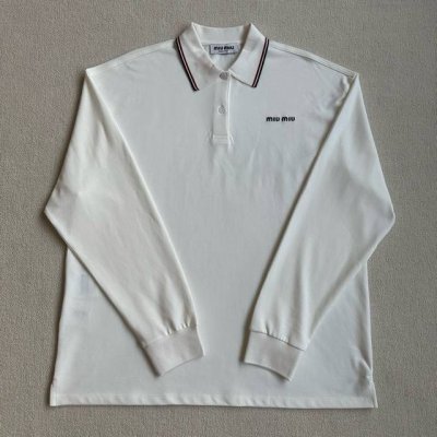 miumiu25Ss早秋新款 采用与原版一致60S支双股珠地棉面料，面料洗水后210克，田岛绣花工艺定制polo与原色一样领子 版型面料刺绣领子做到全部高版本还