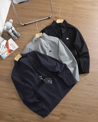 供310 全压胶 品牌：可隆 Kolon Sport 尺码：M-L-Xl-Xxl-Xxxl 颜色：黑色-浅灰色-藏青 类型：户外都市旅行系列全压胶立领夹克 面料