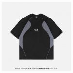 palace Oakley联名 25Ss 圆环拼接网眼短袖 采用透气尼龙网眼材质 触感爽滑且具备高透气性 适合夏季运动场景 拼接工艺融合3M反光材质与机能风拼接