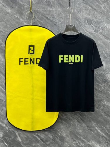 Fd# 春夏新款首发专柜最新款短袖圆领T恤 高端订制 设计前卫时尚 品牌Logo重工艺设计 高端定制230克面料.手感柔软.穿着舒适.专柜级别精致车线.做工精细