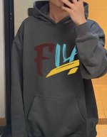 Fila斐乐涂鸦春季连帽卫衣 本款采用新疆华棉面料，不起球不褪色不变形，质量超级好，柔软的让你爱不释手，布料挺实，绝对厚实，打底单穿都是百搭，绝绝子百搭！ 大厂