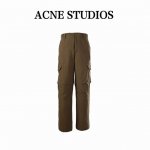 acne Studios 标签工装长裤 定制精织细密纹梭织奢华，模版机开袋，预设的模板来指导开袋的位置，形状和大小，精确性确保了开袋效果质量，布批重度效洗，布批