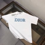 Dior 迪奥 25Ss最新款百搭短袖T恤男女同款！！ 特供定制面料！加上紧密纺纱工艺又使面料光滑紧密得到整体面料的高级感，大牌专业提供，质量绝对保证。衣服偏厚
