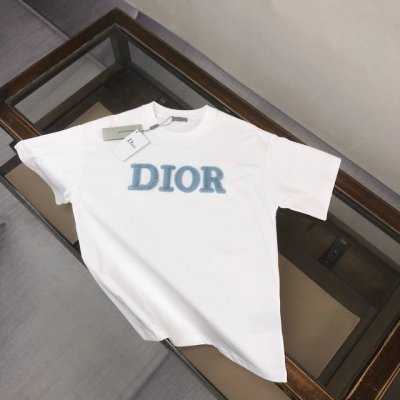 Dior 迪奥 25Ss最新款百搭短袖T恤男女同款！！ 特供定制面料！加上紧密纺纱工艺又使面料光滑紧密得到整体面料的高级感，大牌专业提供，质量绝对保证。衣服偏厚