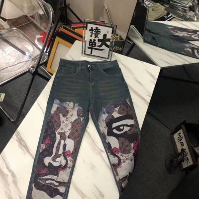 oc-729 Lv路易威登 牛仔裤 修身剪裁 面料带弹力 重洗水 颜色超正 后口袋钢印水印图案 颜色：图片色 码数：M-Xxl