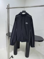 25早春新品Loop Sports Icon廓形夹克休闲裤套装 独家定制科技府绸面料 大号版型饰片结构拼接设计 可打造多种造型 双头拉链开合 五金开模 胸部饰以