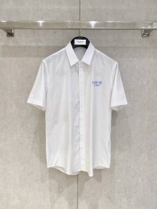 迪奥 专柜最新款男士必备款衬衫，100%天然棉，舒服透气，原单狠货，原版面料，柔软舒适，上身高端又奢华，足够场面的档次，这款衬衫无不骄傲的让你满意有面子 尺码：