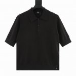 180 fendi/芬迪 25Ss Ff浮雕压花针织Polo短袖 定织锦绒密毛织 进口专机红外线定位“Ff 标识” 位置更为精准，采用冲压填充技术 根据原版制作